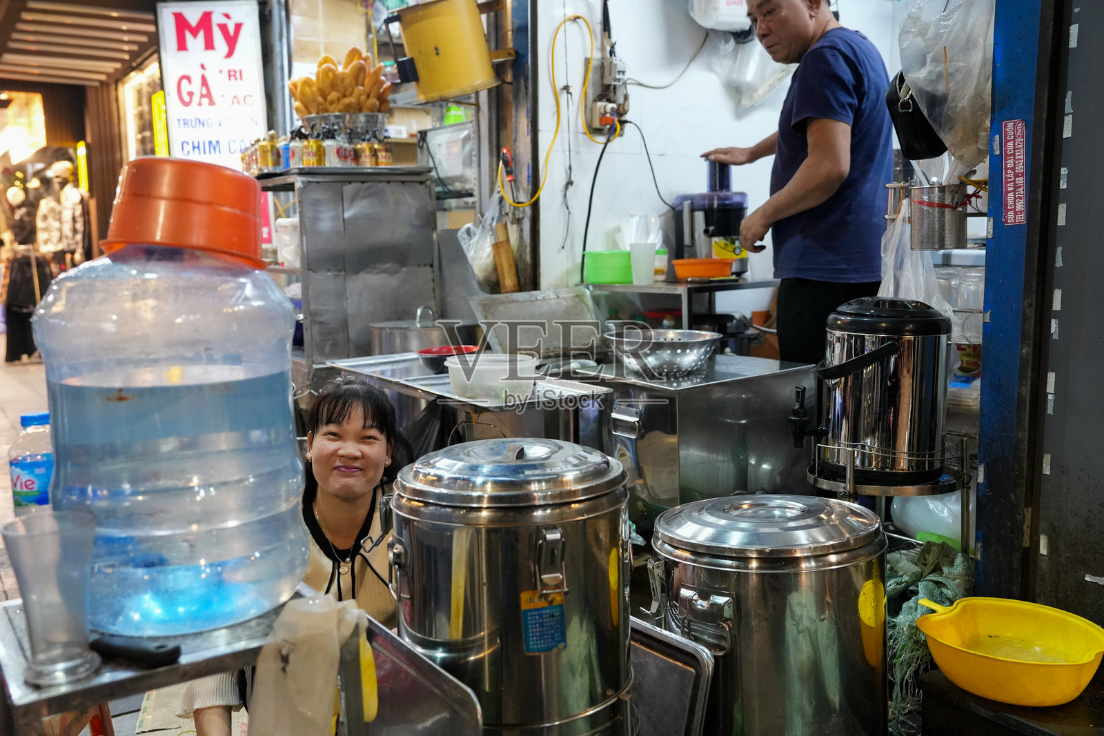 越南东南亚河内老街区的街头生活照片摄影图片