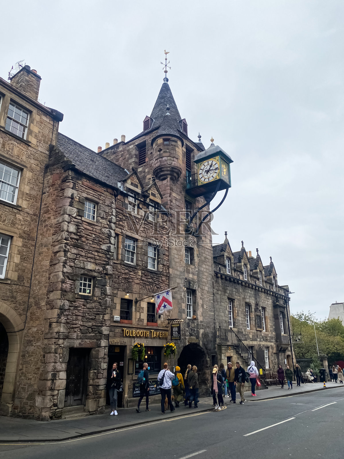 爱丁堡皇家一英里上的托尔布斯酒馆。曾是一个市政厅、法庭和监狱。照片摄影图片