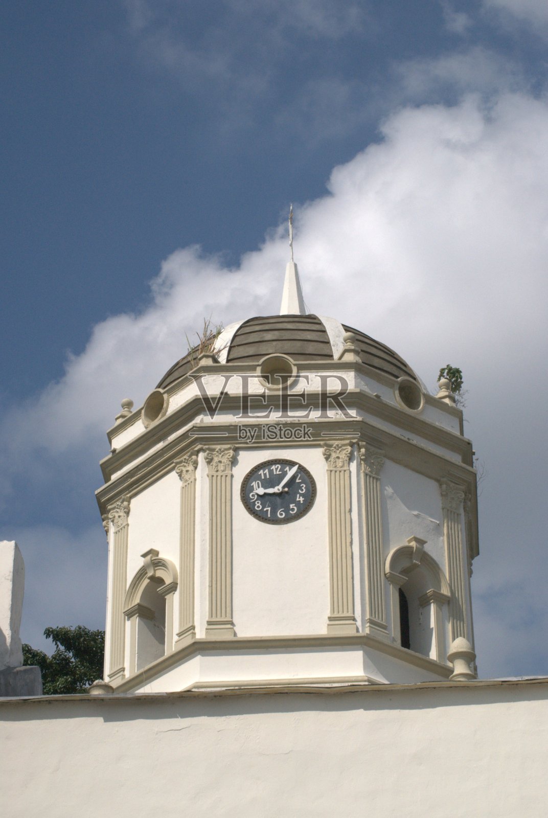 葡萄牙州的教堂和彩色玻璃窗。照片摄影图片