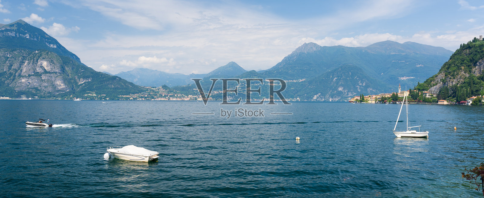 意大利科莫湖和中世纪小镇瓦伦纳的全景视图照片摄影图片