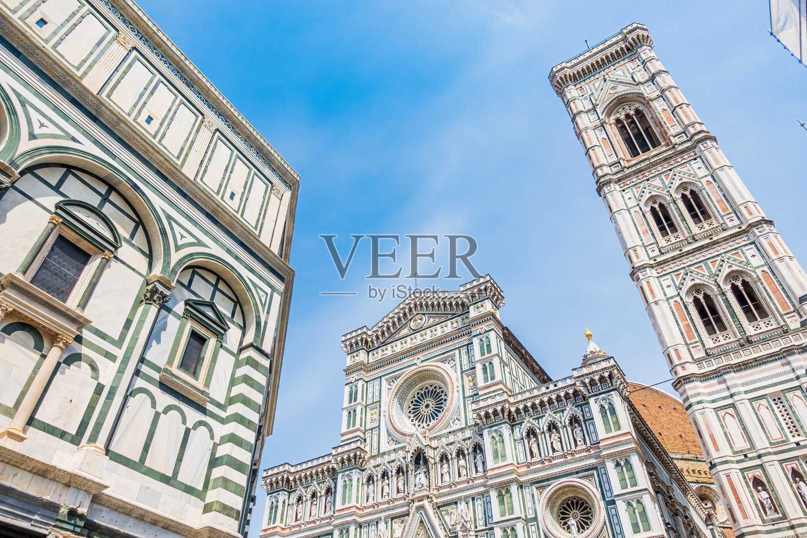 在晴朗的蓝天下探索壮丽的佛罗伦萨大教堂和乔托钟楼照片摄影图片