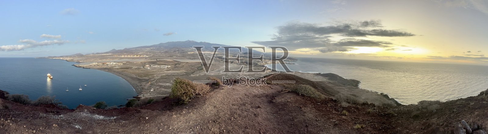 在梅达诺的红山日出照片摄影图片