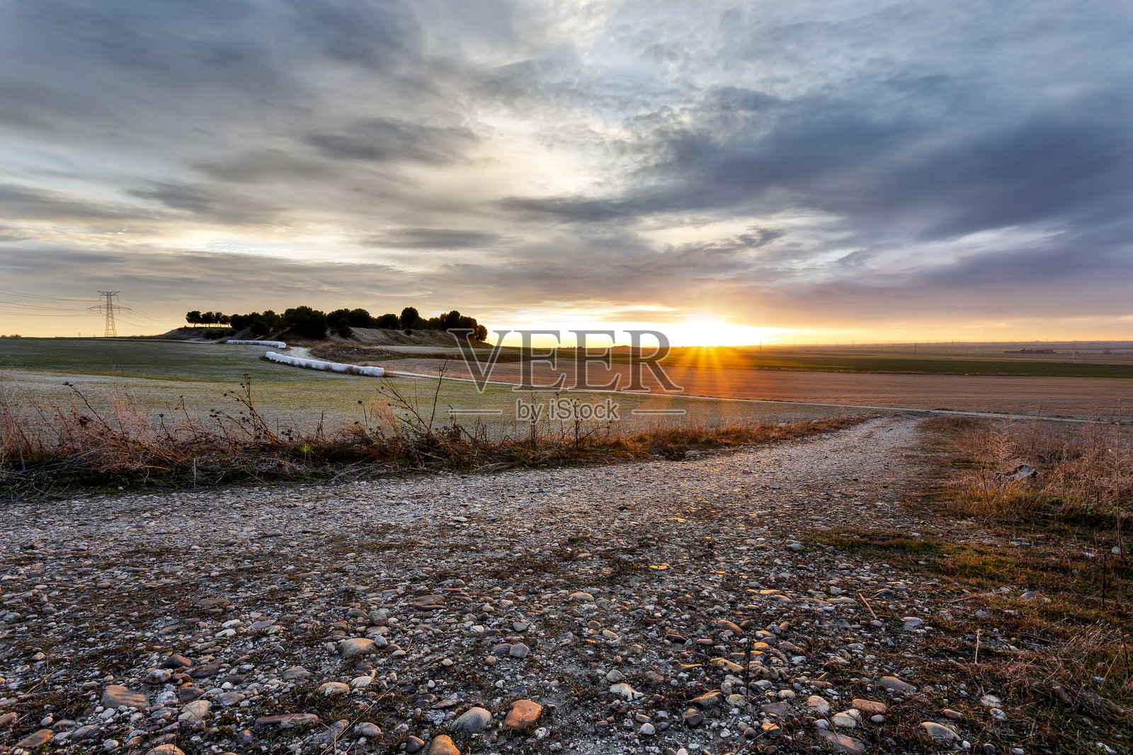 通往瓦尔德莫罗的公路上的日落照片摄影图片