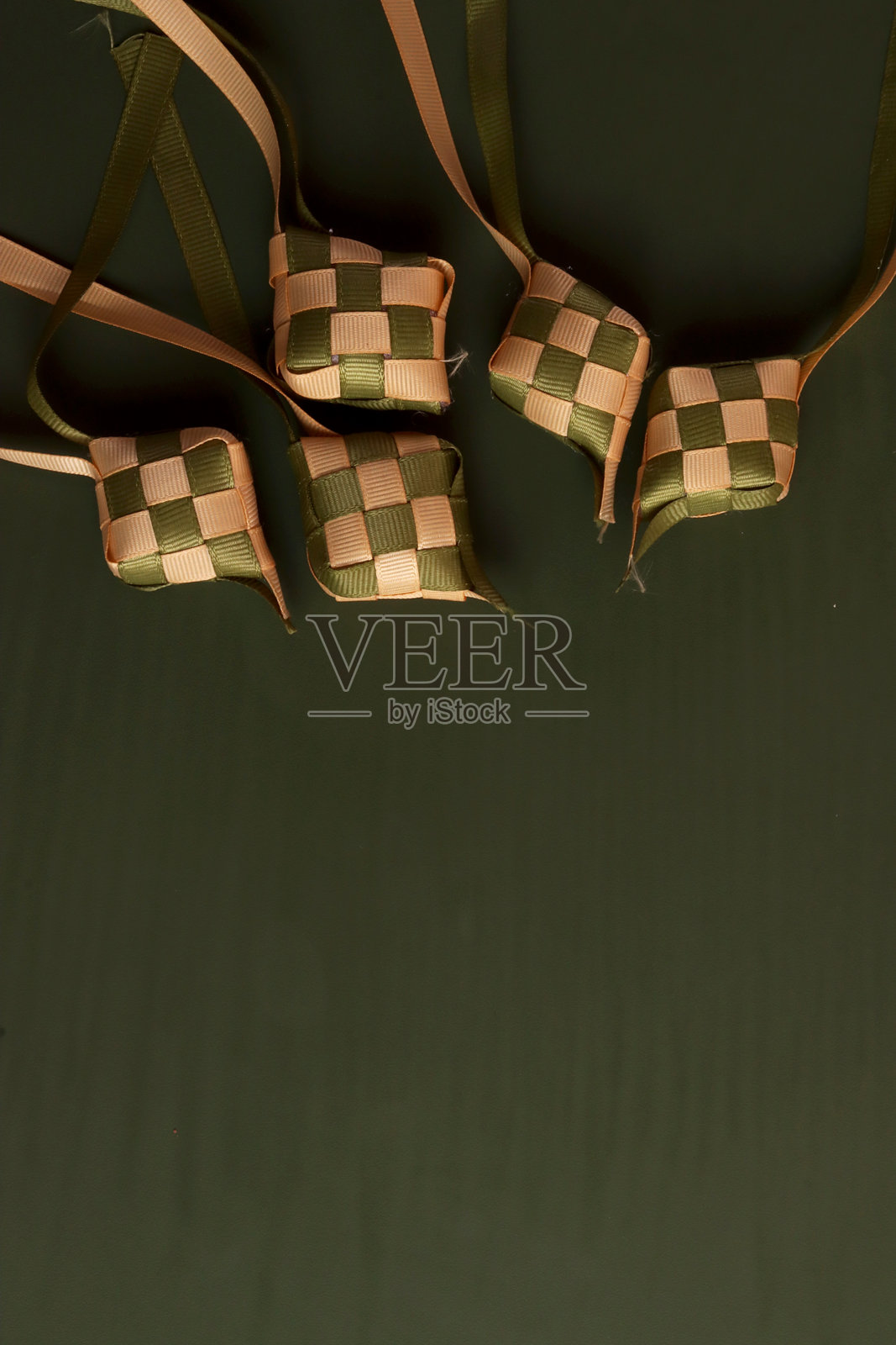 印尼美食椰浆饭，伊斯兰节日问候，开斋节背景，传统的清真美食。照片摄影图片