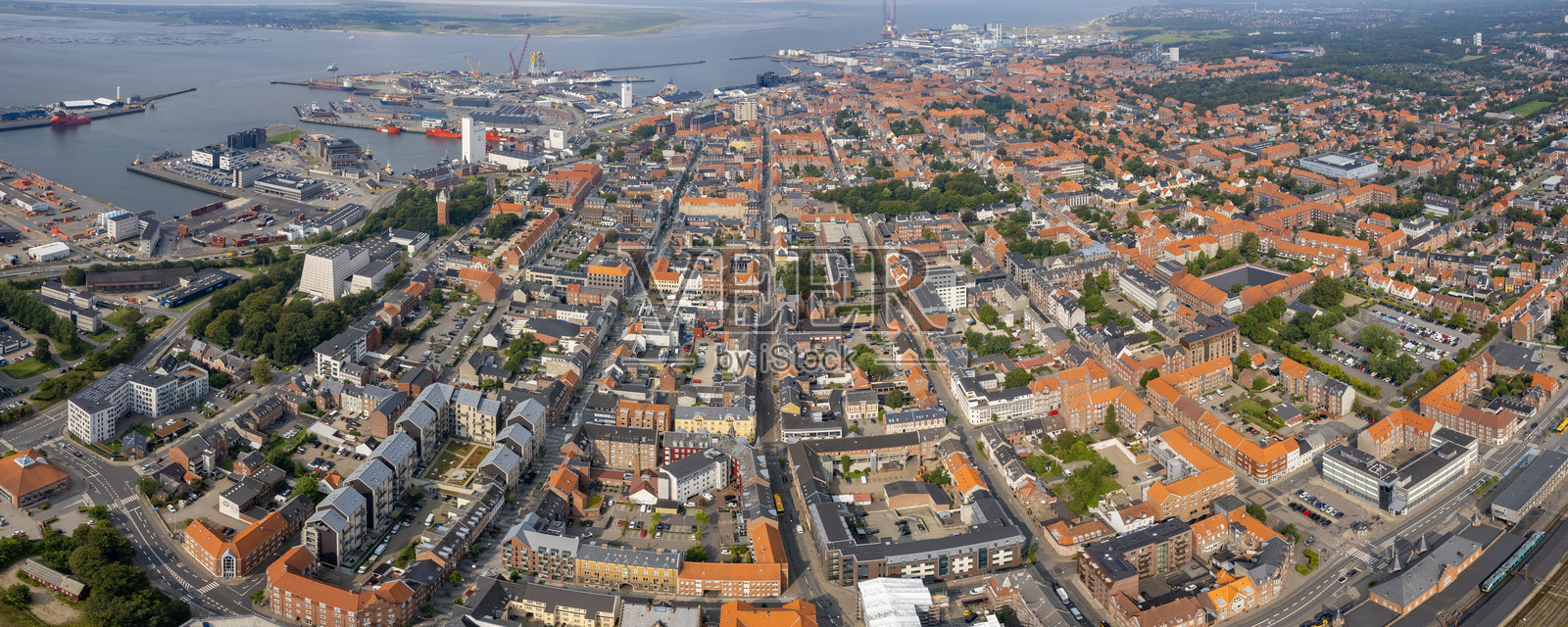 埃斯比约古镇的鸟瞰图照片摄影图片