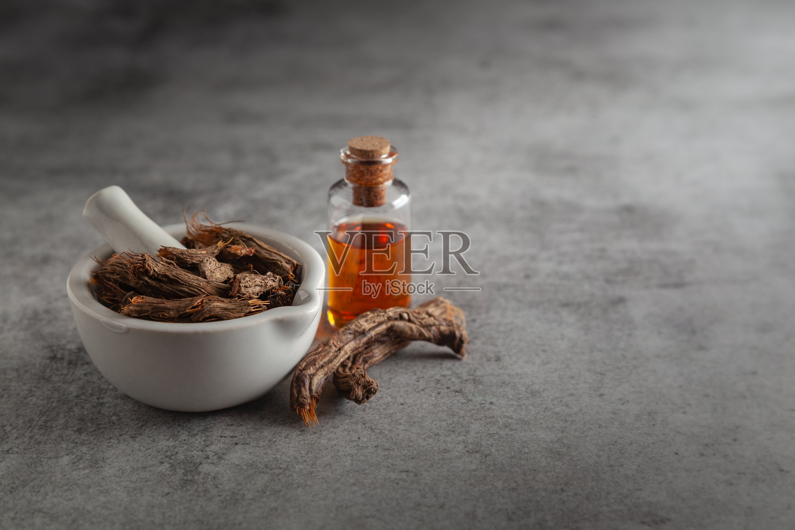 干有机甘露及其精油。照片摄影图片