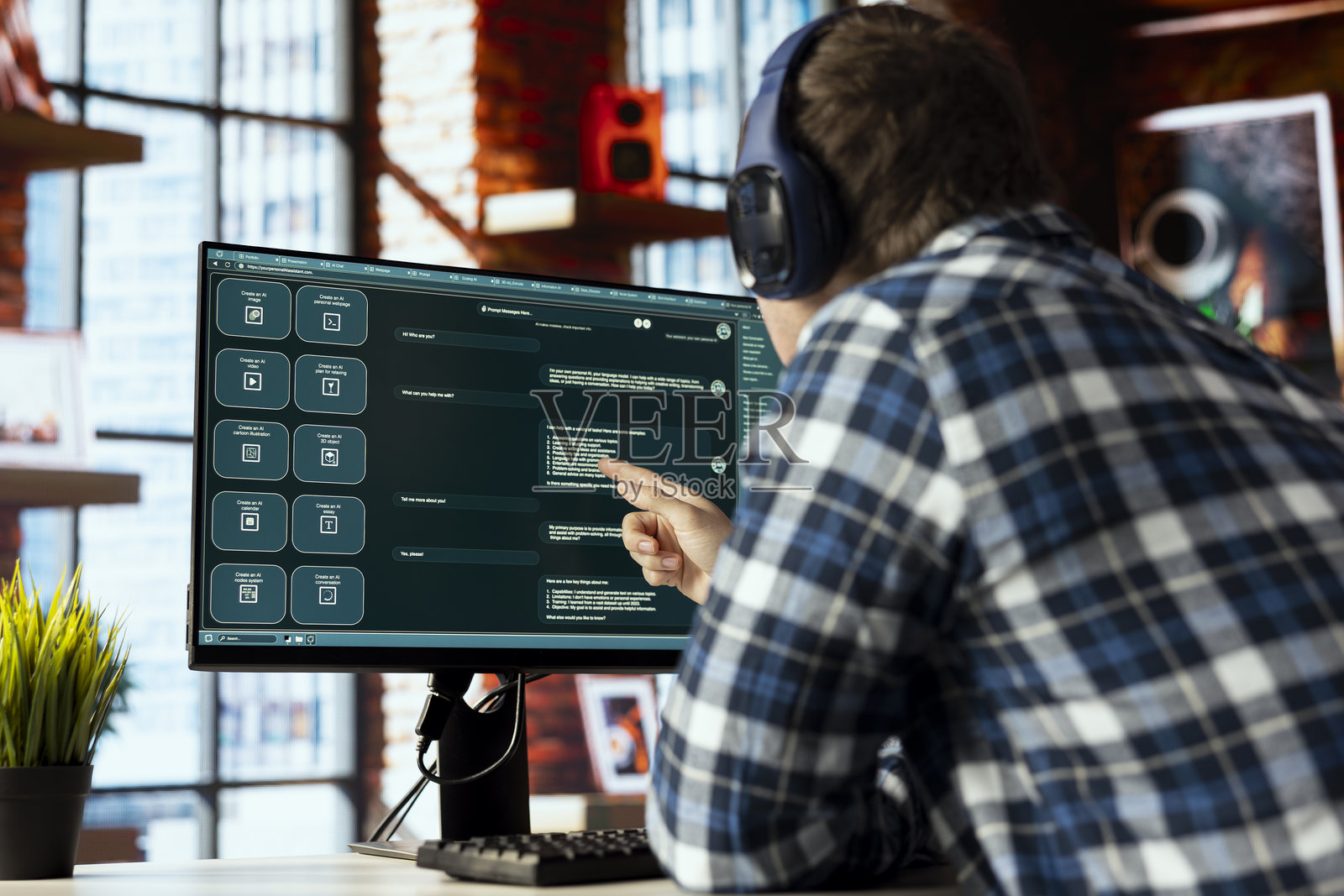 戴着耳机的工作人员使用人工智能聊天机器人照片摄影图片