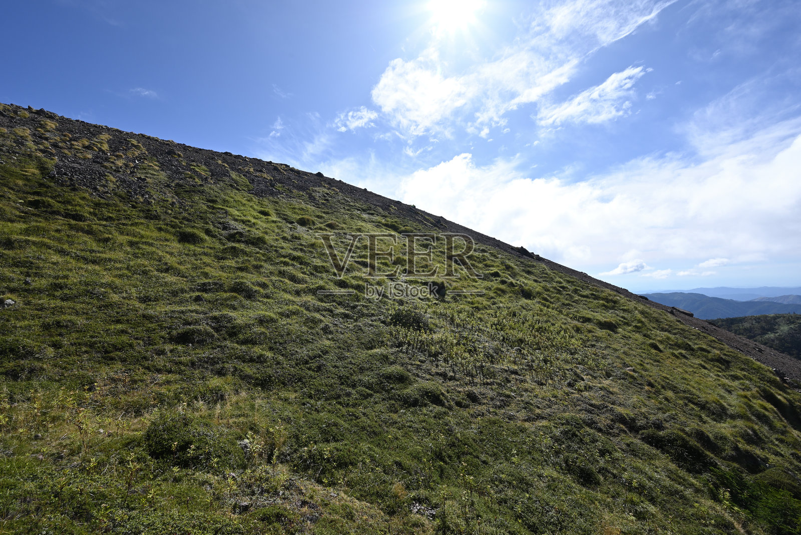 攀登日本栃木县的日光白根山照片摄影图片