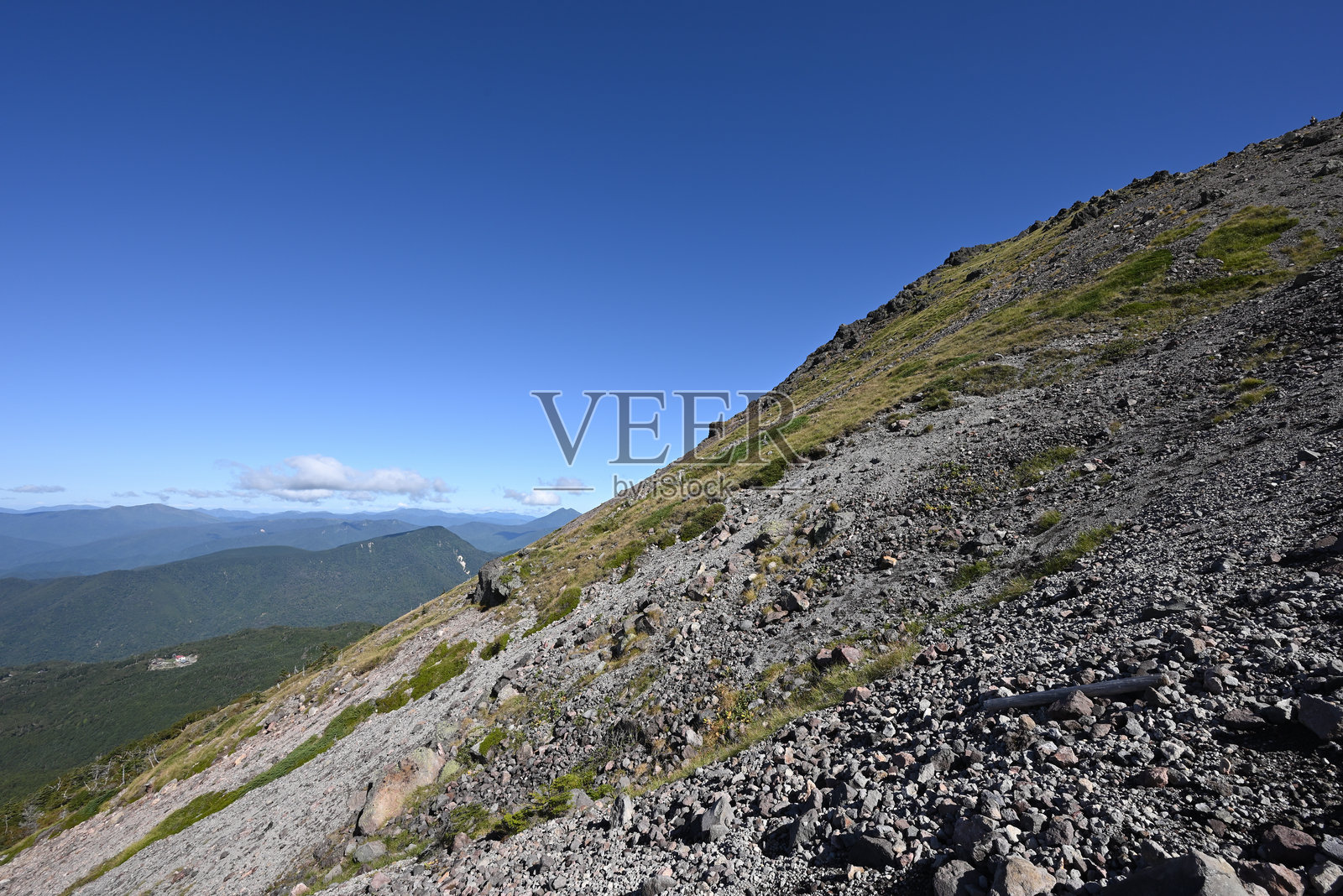 攀登日本栃木县的日光白根山照片摄影图片