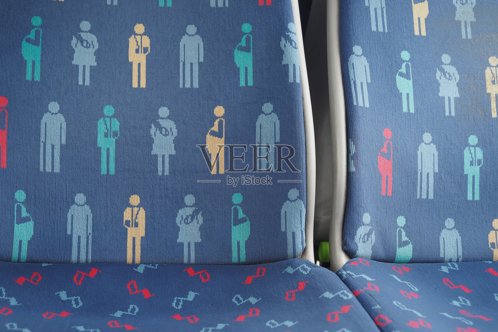 在公共汽车上禁用优先座位照片摄影图片