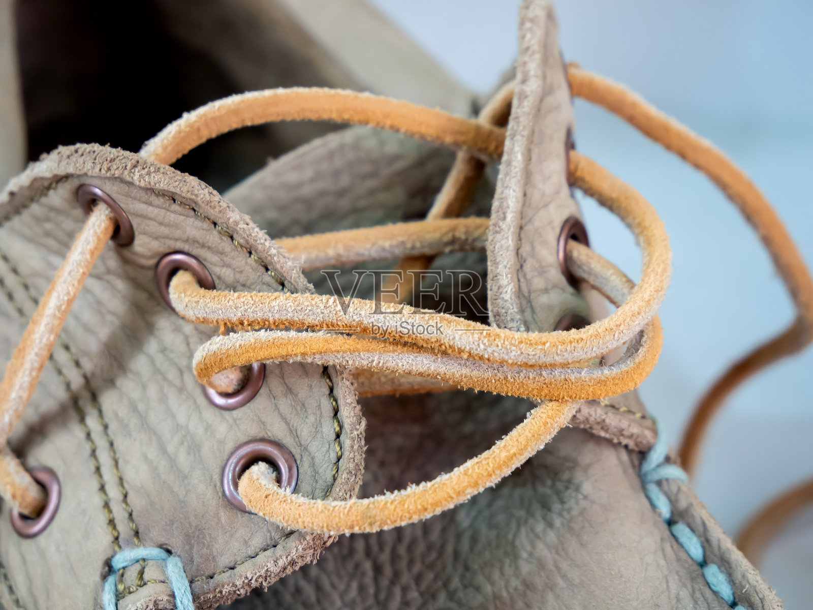 皮革绳制成的鞋带照片摄影图片