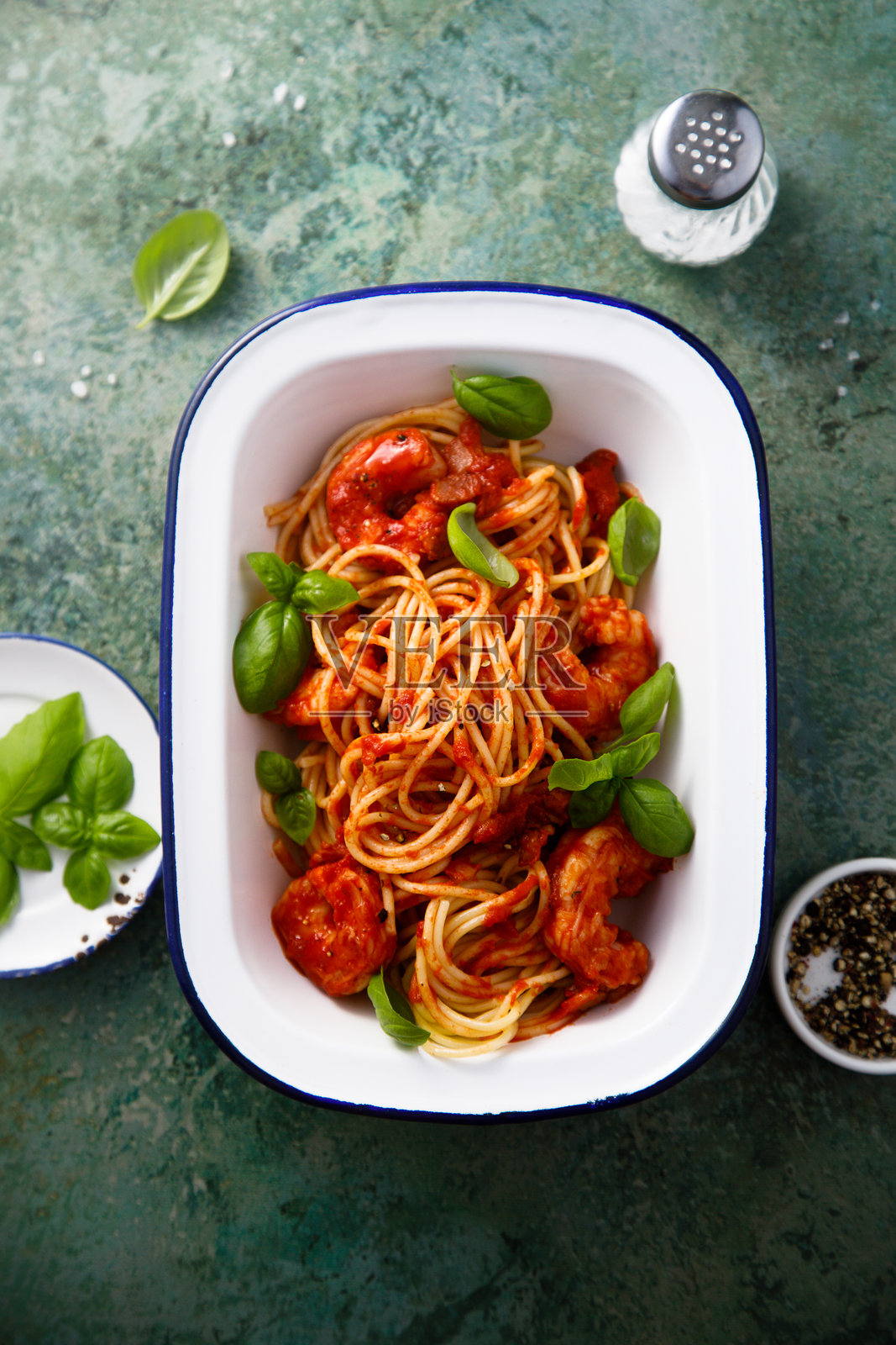 虾仁意大利面照片摄影图片