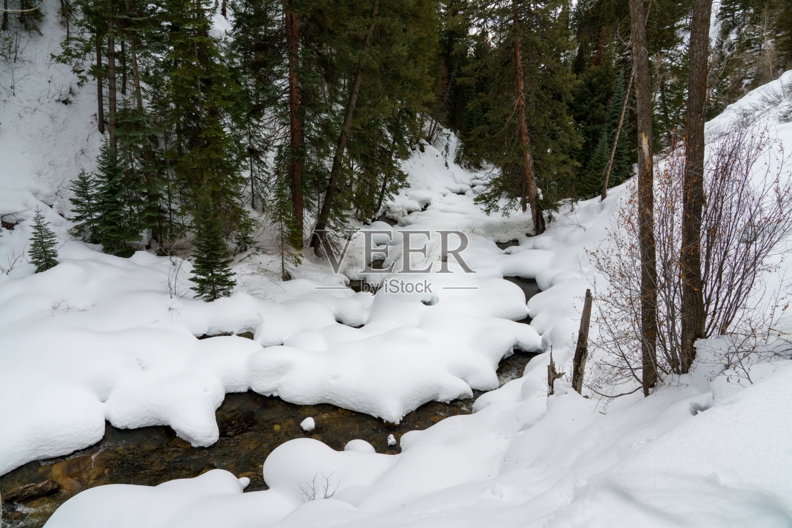 雪岩山河照片摄影图片