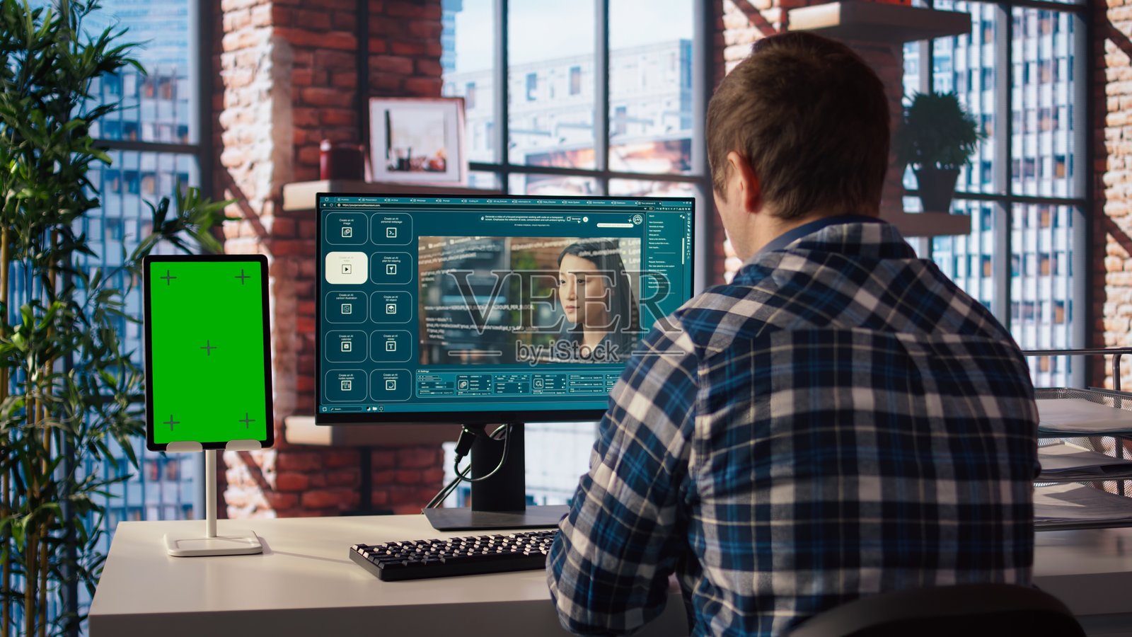 男子正在查看平板电脑上的教程，以学习如何使用文本转视频的人工智能。照片摄影图片