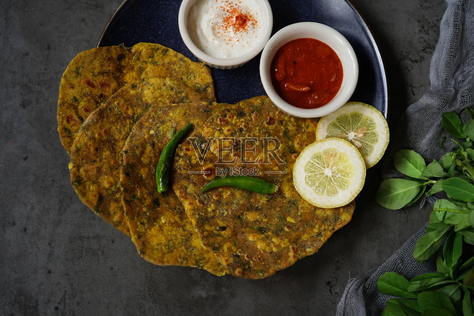 芫荽薄饼照片摄影图片