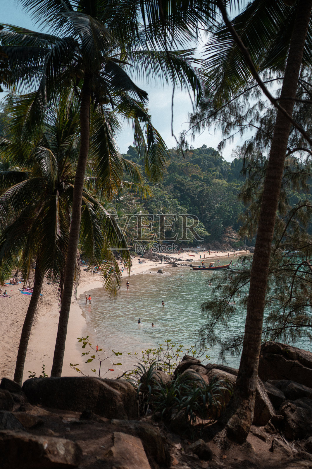 远处的香蕉海滩照片摄影图片