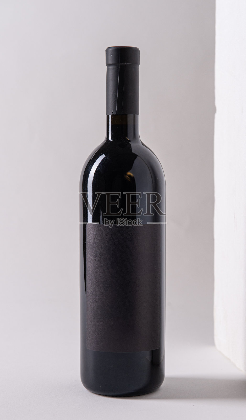 红酒瓶，孤立在白色背景上，准备编辑，红酒和起泡酒照片摄影图片