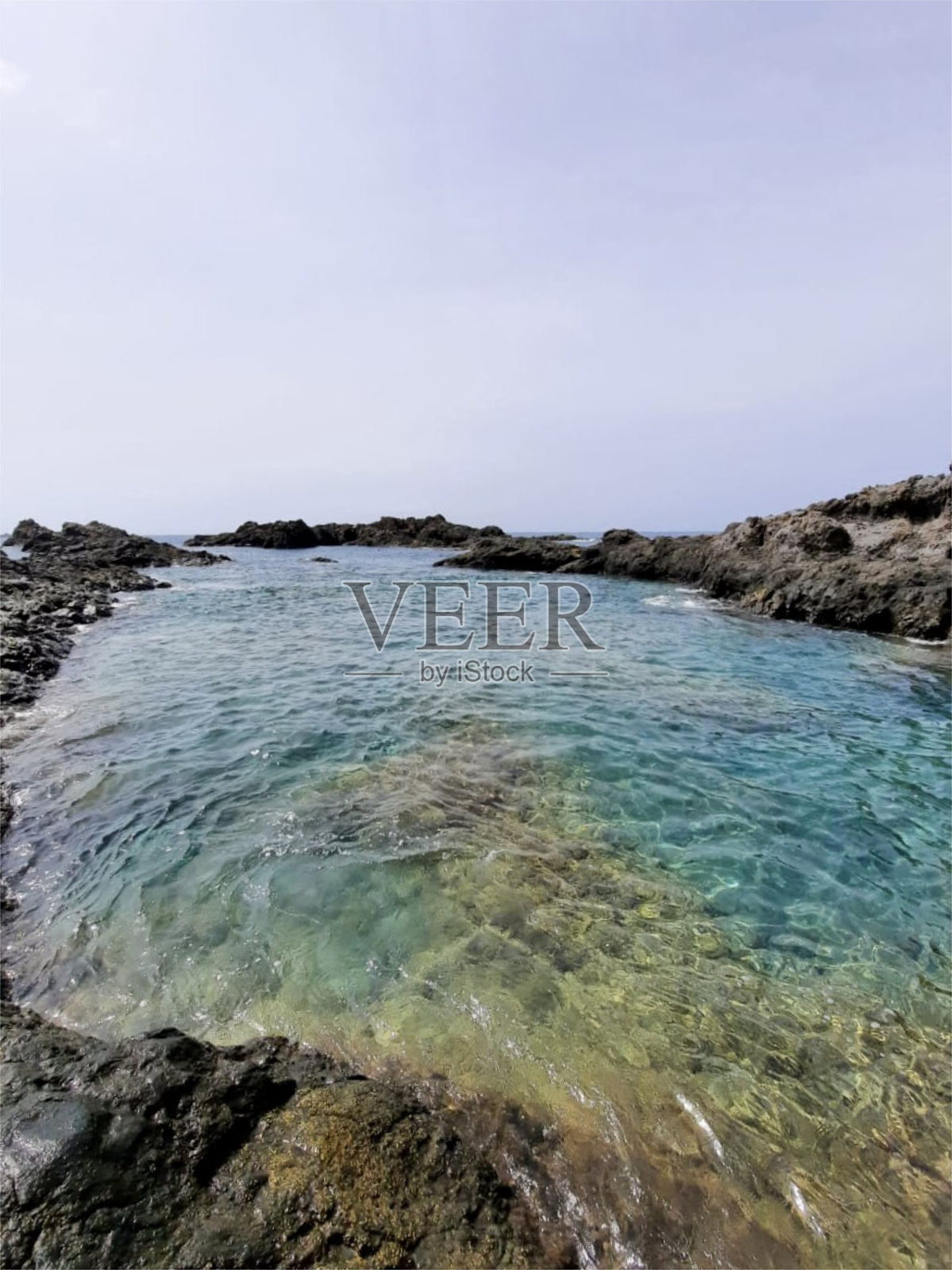 圣地亚哥港的天然泳池照片摄影图片