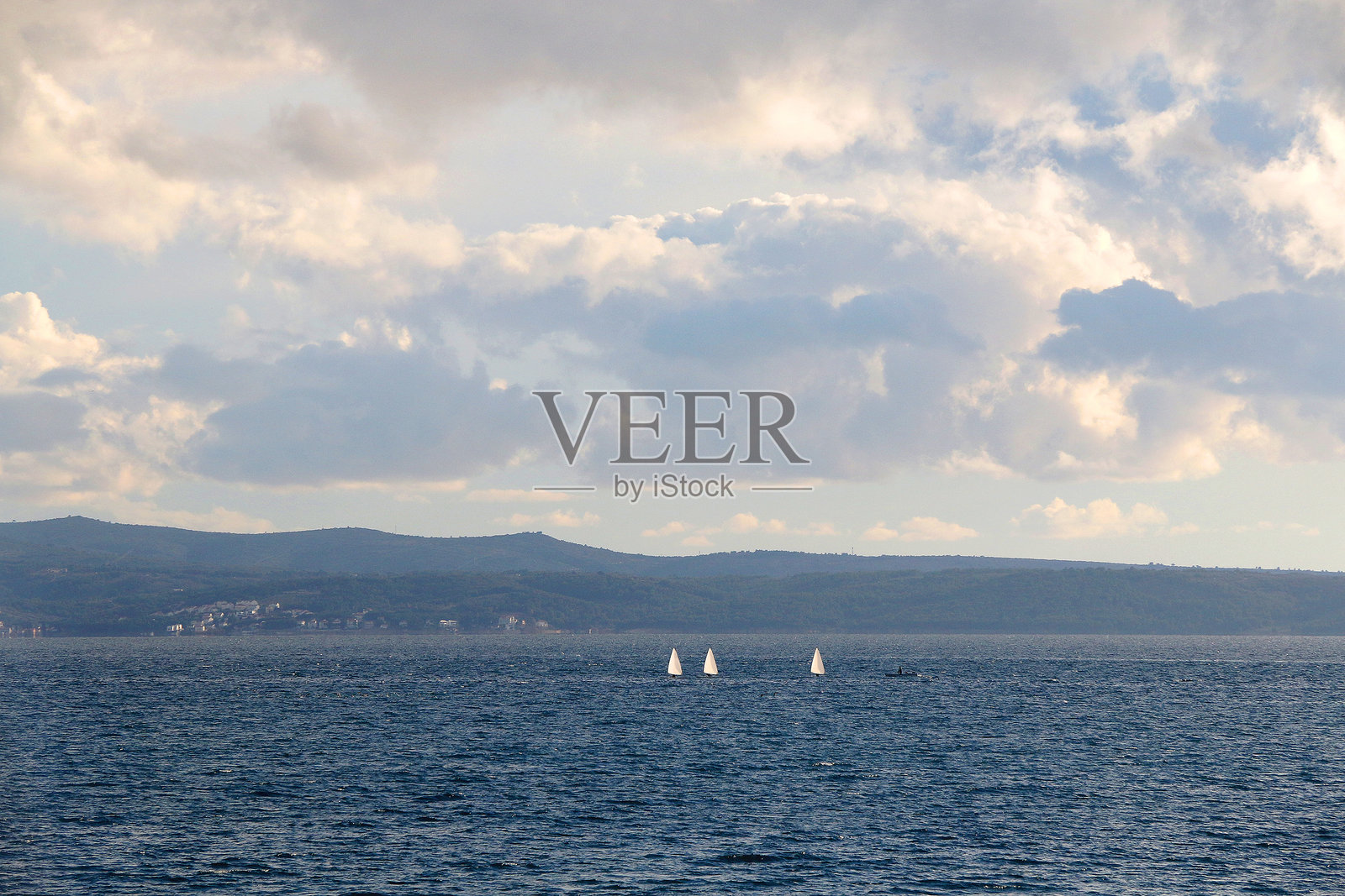 帆船与亚得里亚海照片摄影图片