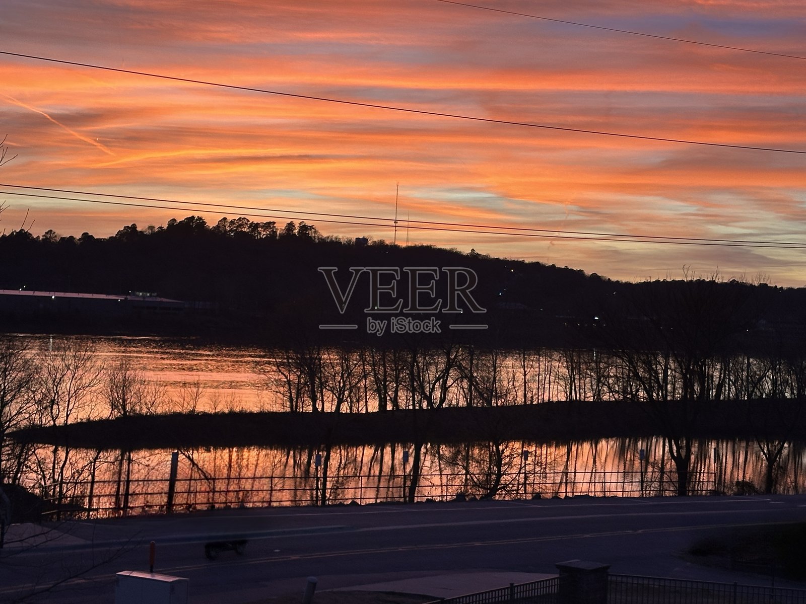 阿肯色河沿岸的冬季日落照片摄影图片