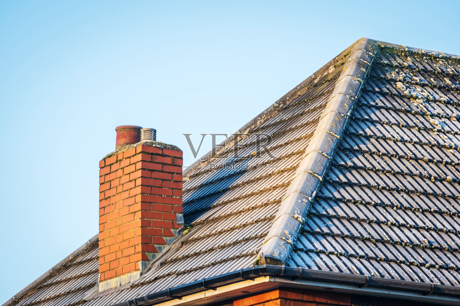 英国屋顶覆盖着霜雪的房子照片摄影图片