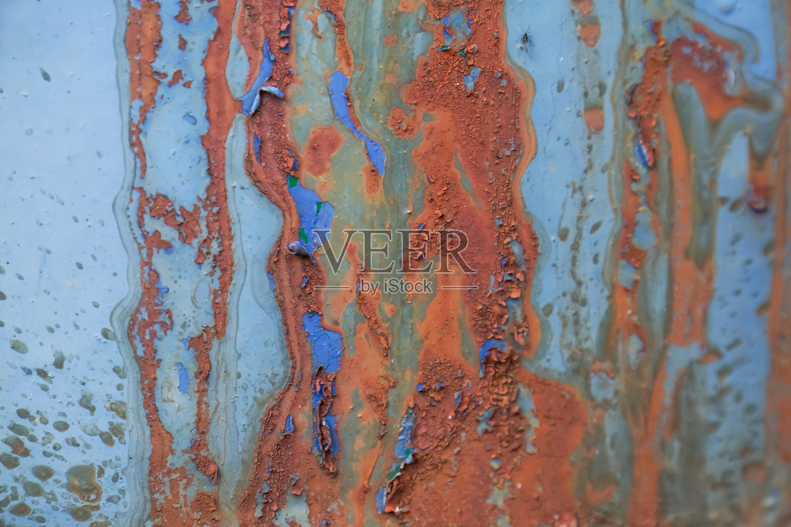 抽象艺术背景:生锈和涂蓝色的铁。照片摄影图片