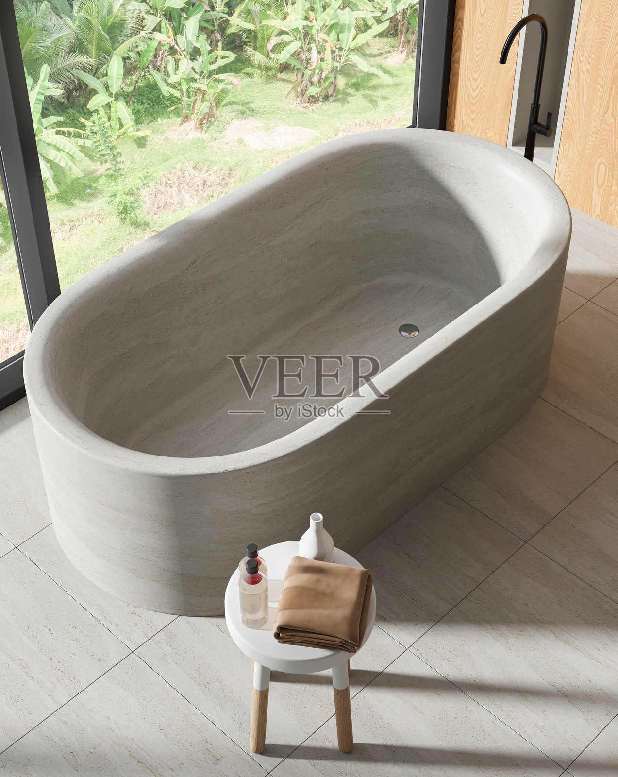 酒店浴室内部的俯视图，配有浴缸和全景窗照片摄影图片