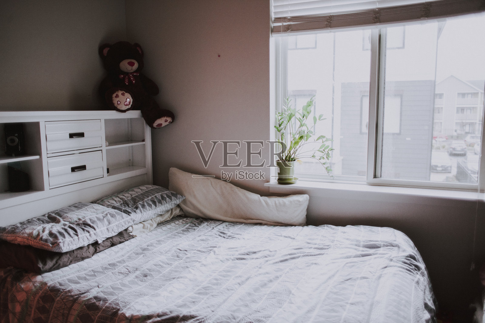 可爱的床和卧室设置照片摄影图片