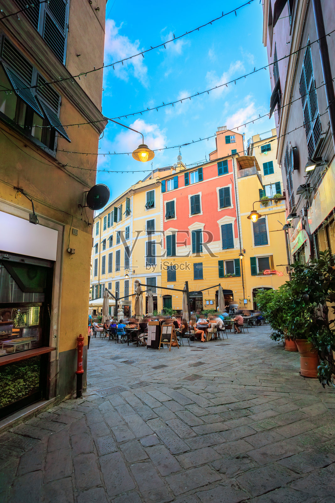 热那亚街道，典型的意大利城市，位于利古里亚海沿岸照片摄影图片