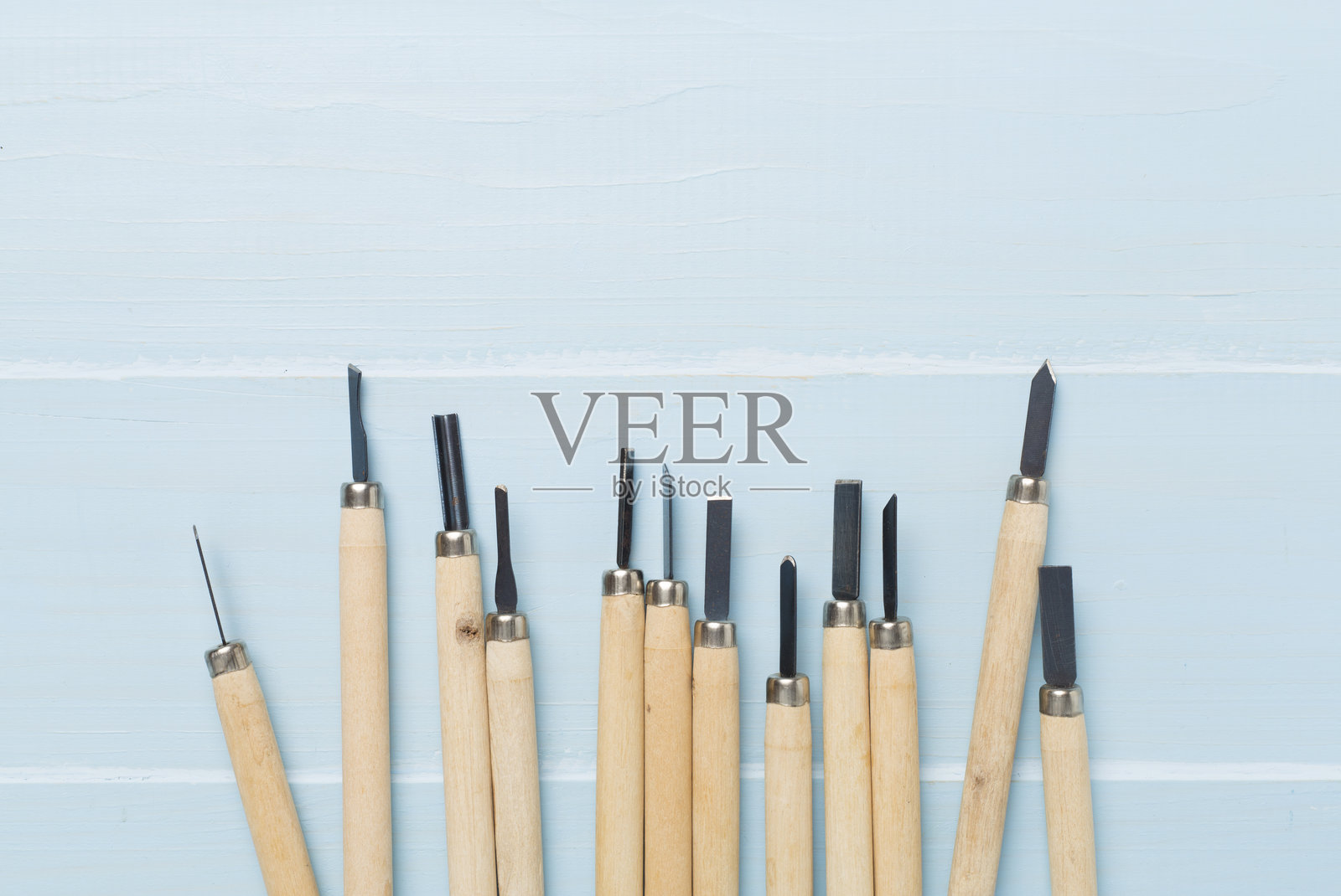 木质背景上的木工工具，俯视图照片摄影图片