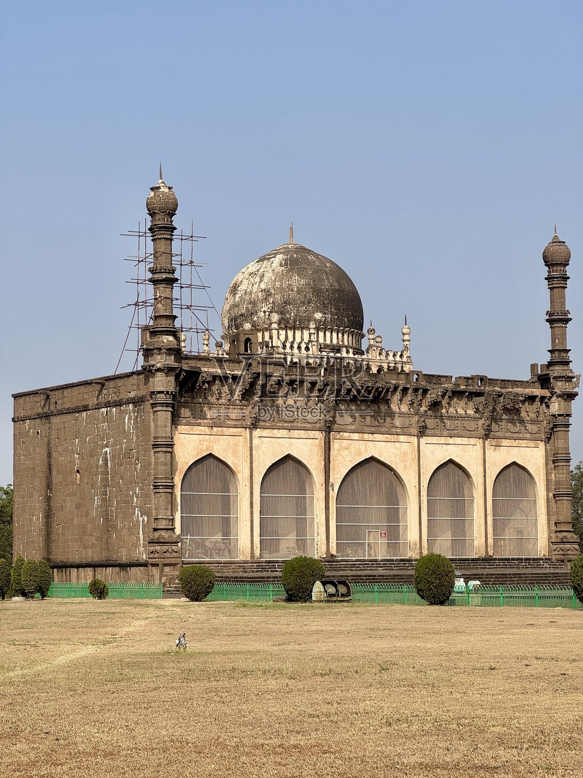 比贾普尔的古老遗迹和历史纪念碑上的石雕照片摄影图片