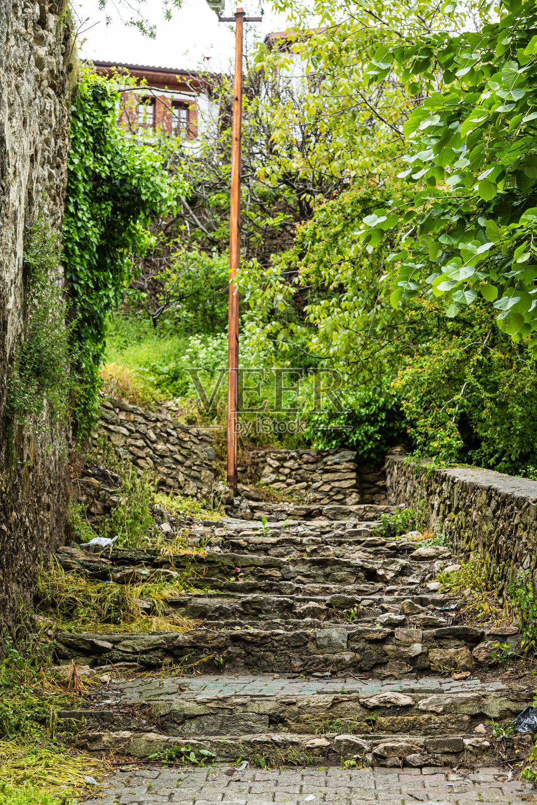 土耳其萨夫兰博卢古镇的鹅卵石阶梯照片摄影图片