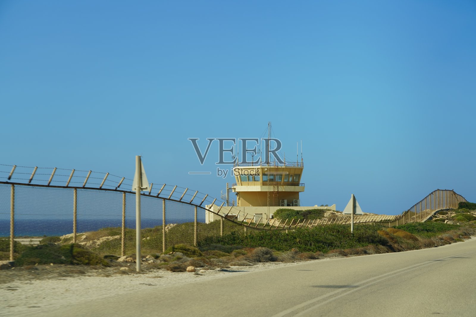 被地中海环绕的希腊卡尔帕索斯岛照片摄影图片