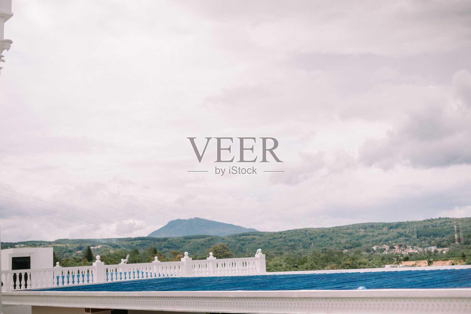 酷炫的山景屋顶视角照片摄影图片