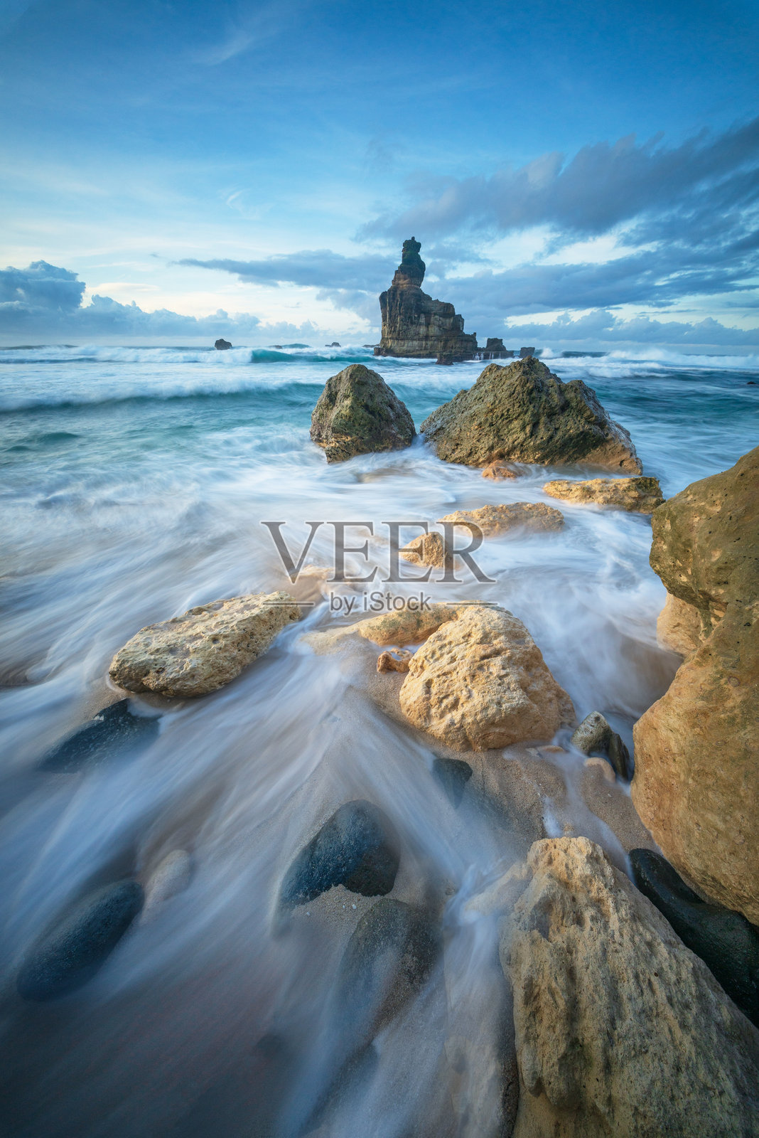 印度尼西亚东爪哇帕基坦的布尤坦海滩日出照片摄影图片