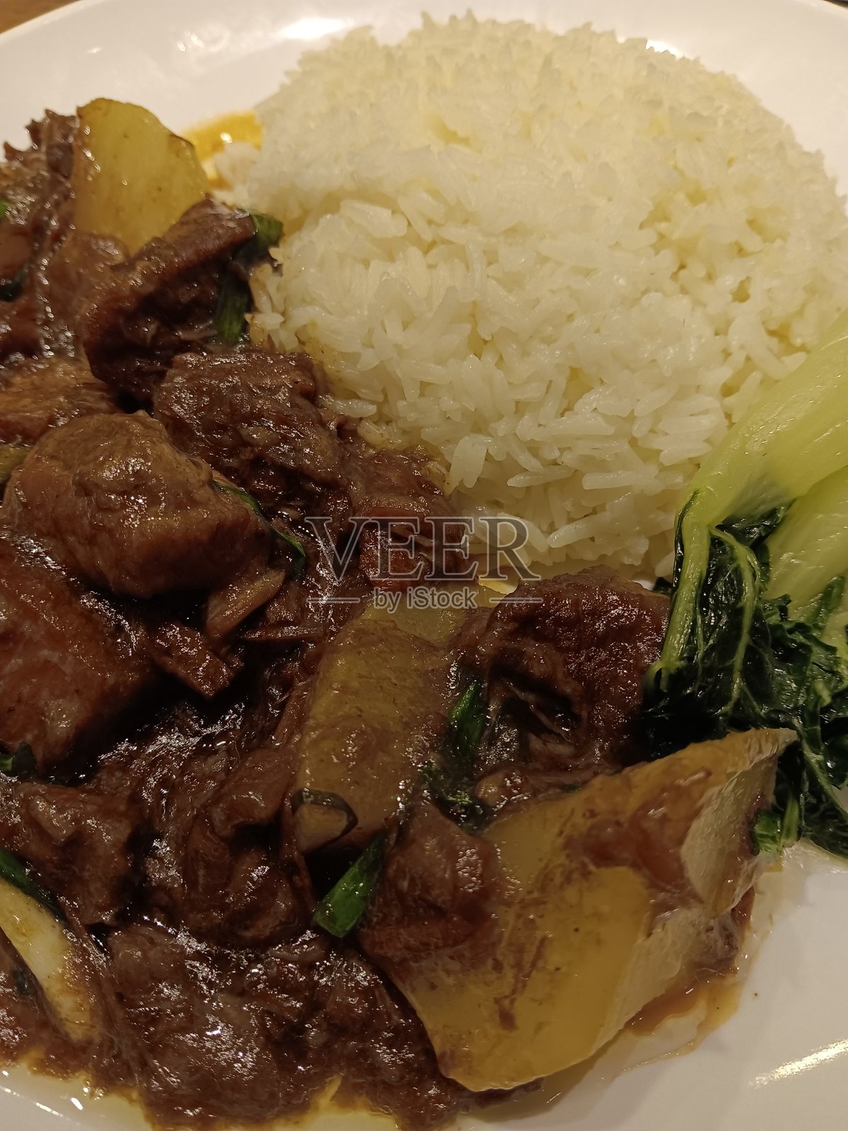 香菇羊肉炖汤照片摄影图片