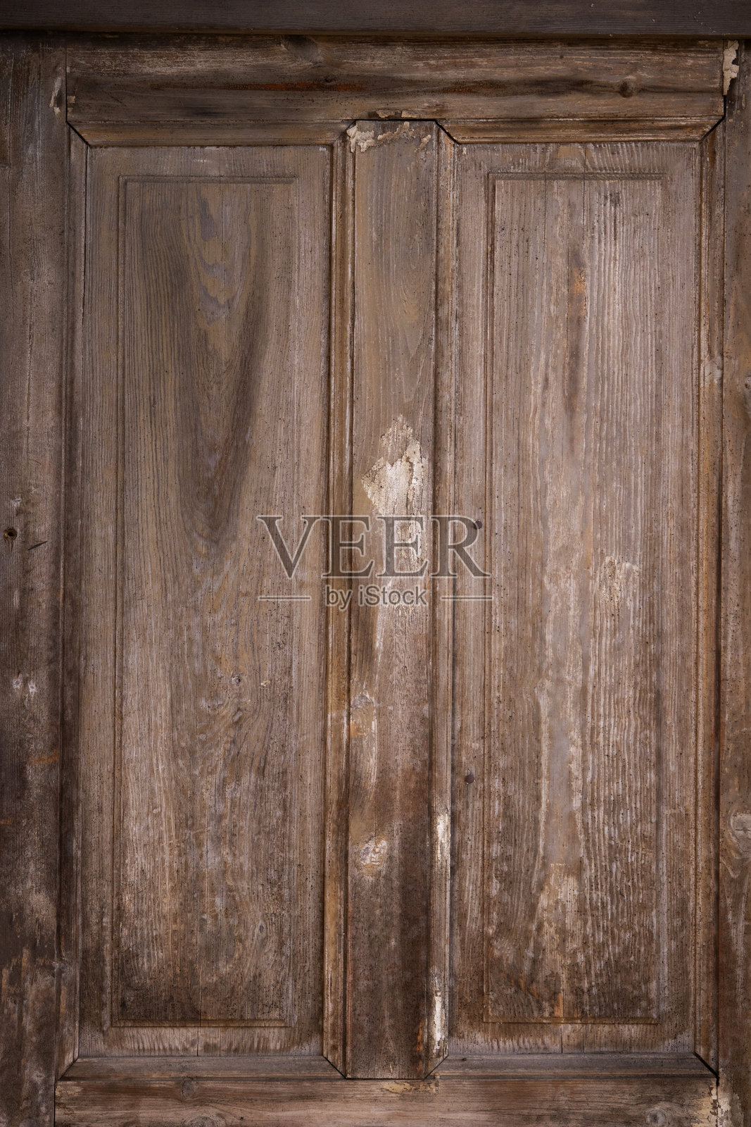 古老的木质复古大门，配有生锈的金属配件照片摄影图片