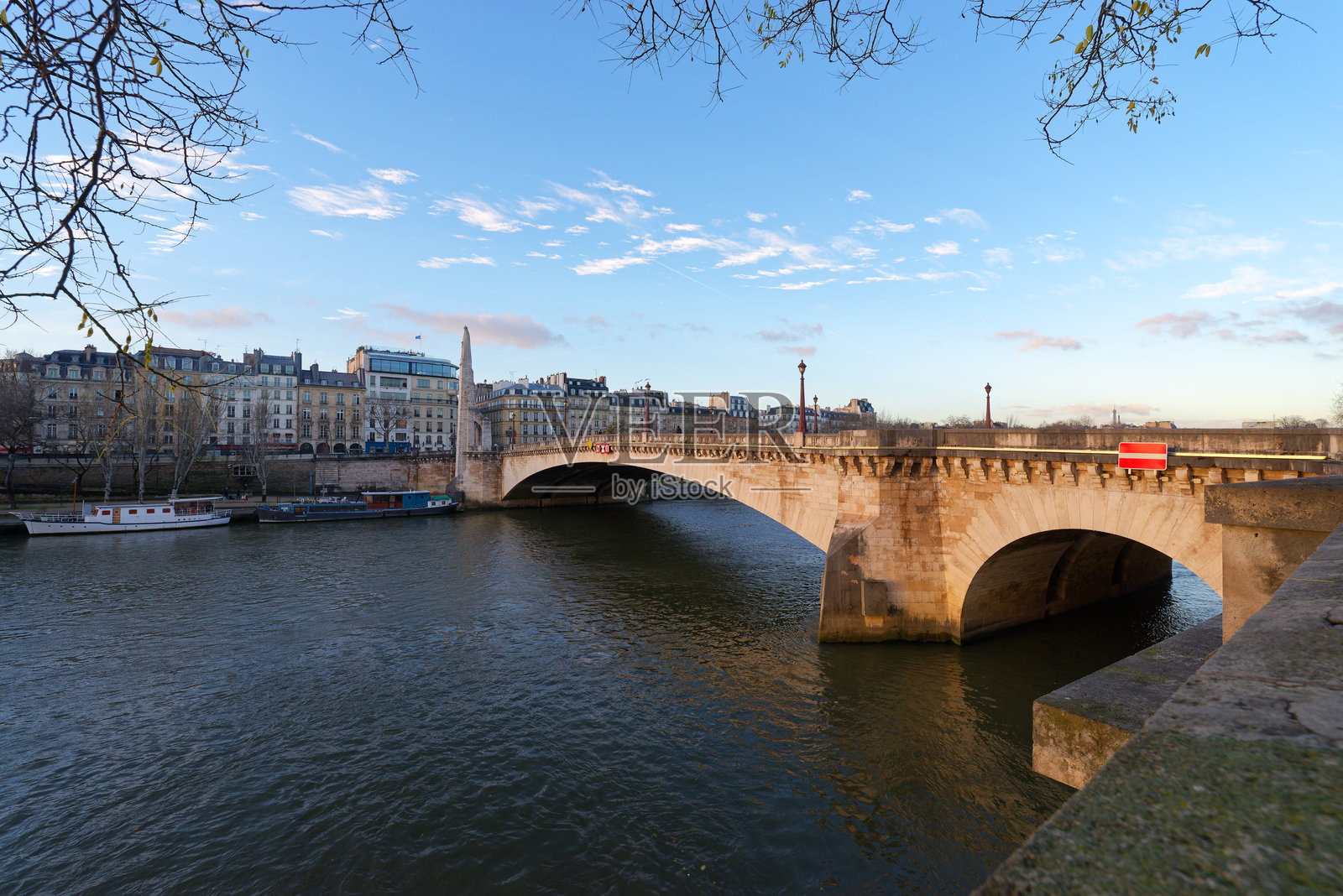 巴黎市的拉图尔奈桥照片摄影图片