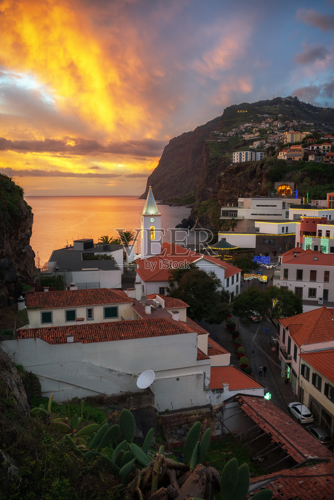 卡马拉·德·洛布什是马德拉的一个小镇。马德拉的日落。永恒春天的岛屿。马德拉的旅游区。照片摄影图片