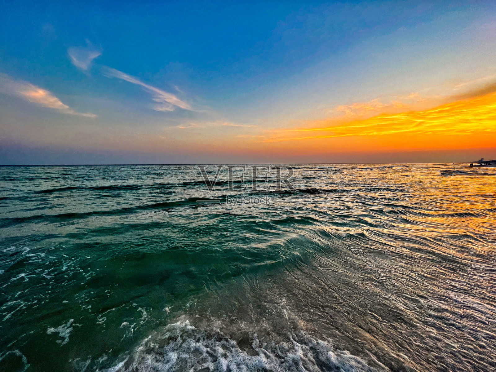 海滩上的日落照片摄影图片