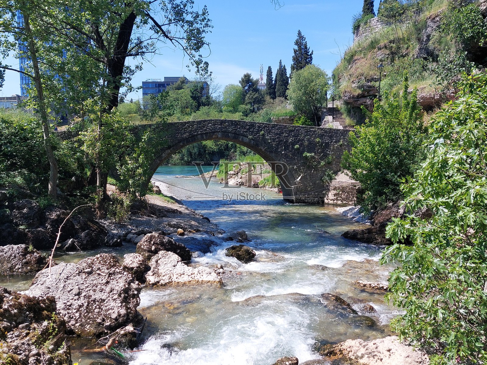 山间的桥照片摄影图片