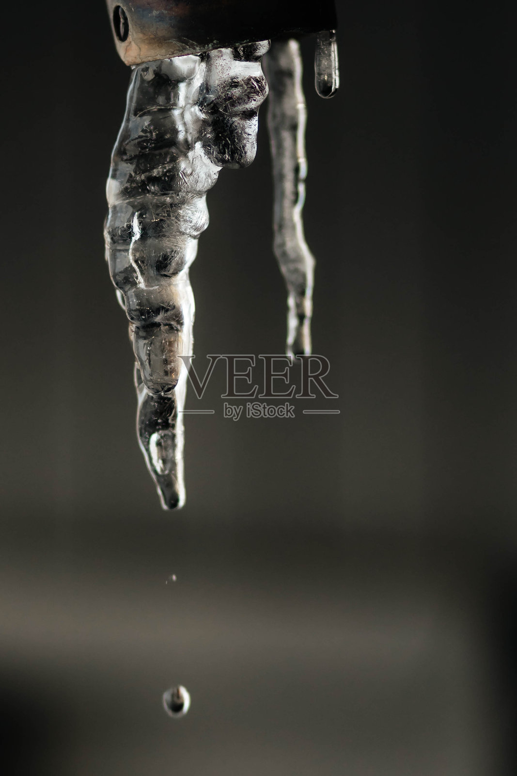 融化的冰柱照片摄影图片