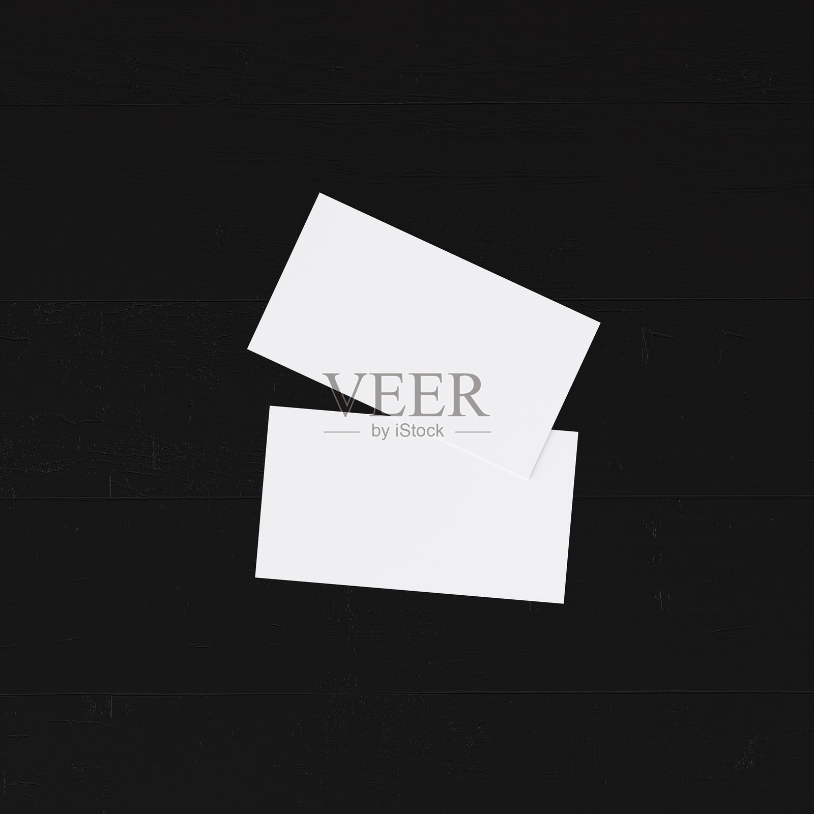 黑色木桌上的白色名片照片摄影图片