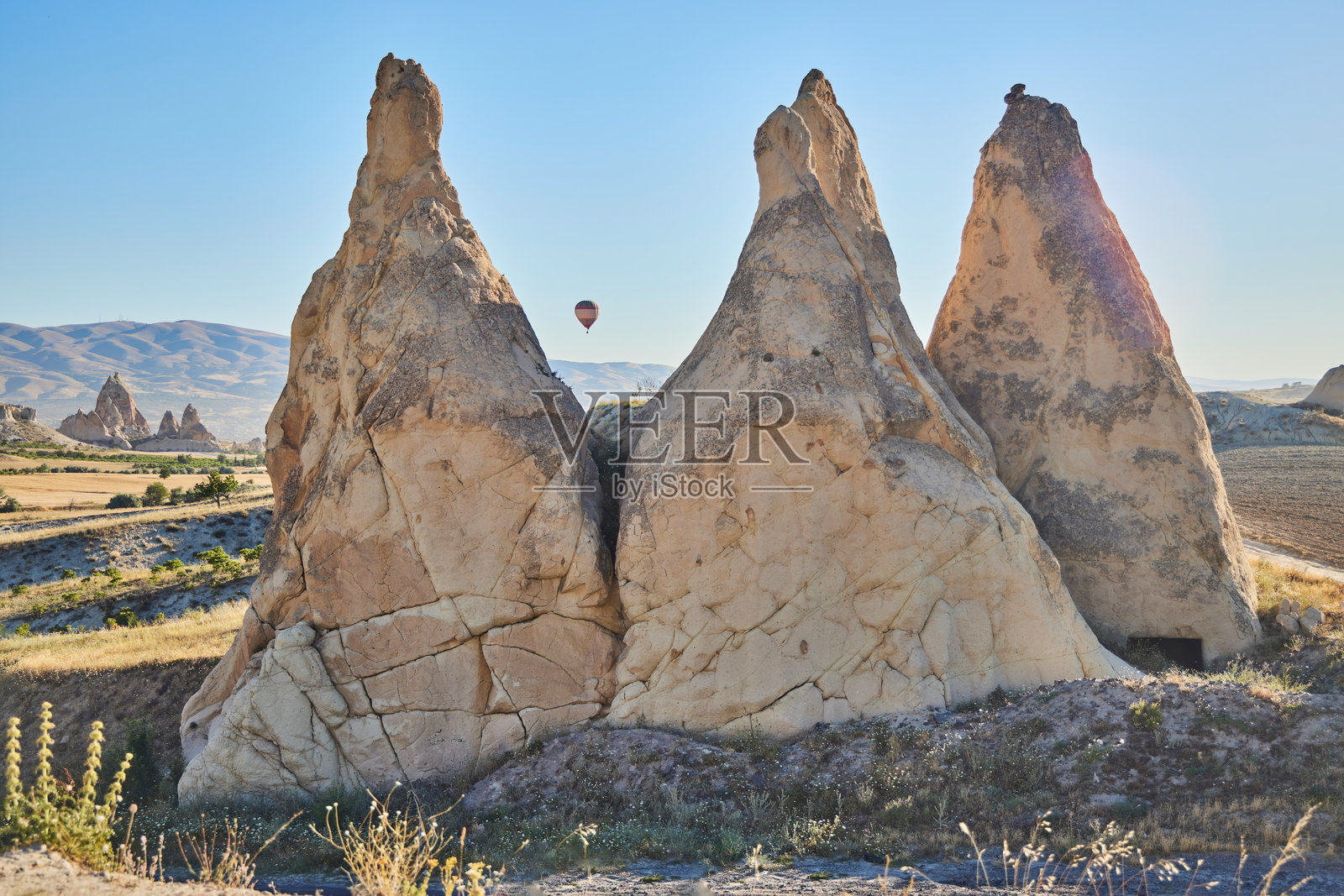 土耳其中部安纳托利亚地区的卡帕多奇亚山地风光。火山灰山。照片摄影图片