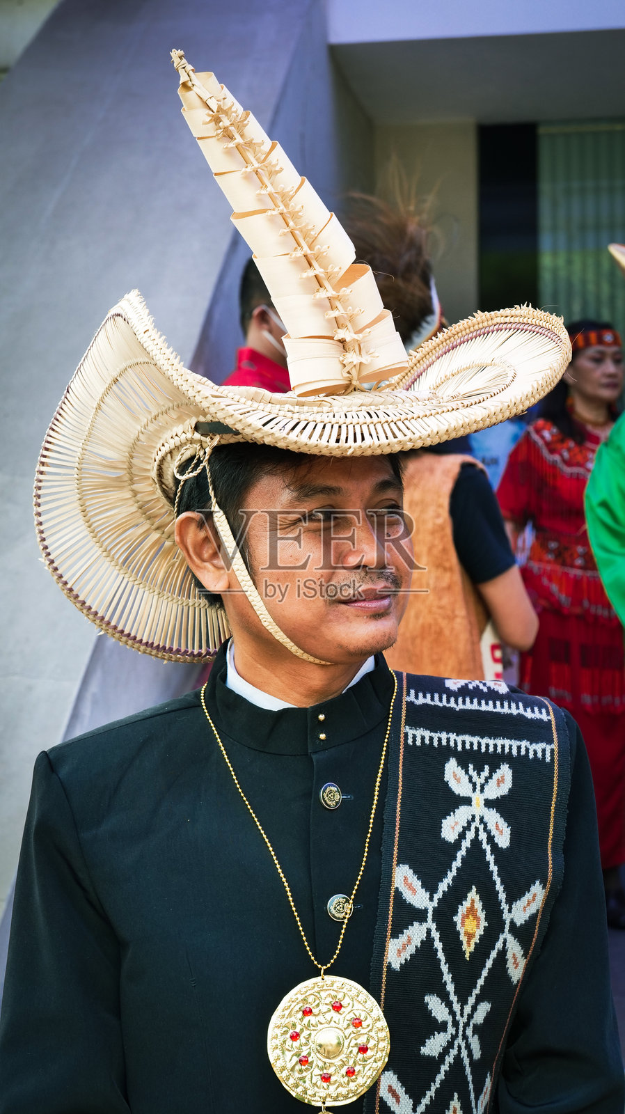 印度尼西亚多元文化的传统服饰。照片摄影图片