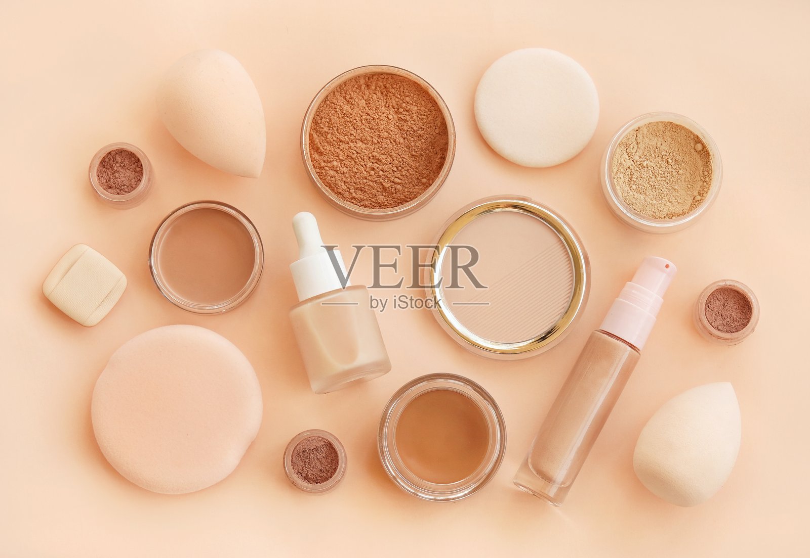 Varieties of face powders and foundations for perfect complexion, basic make up products to even out and matte skin照片摄影图片