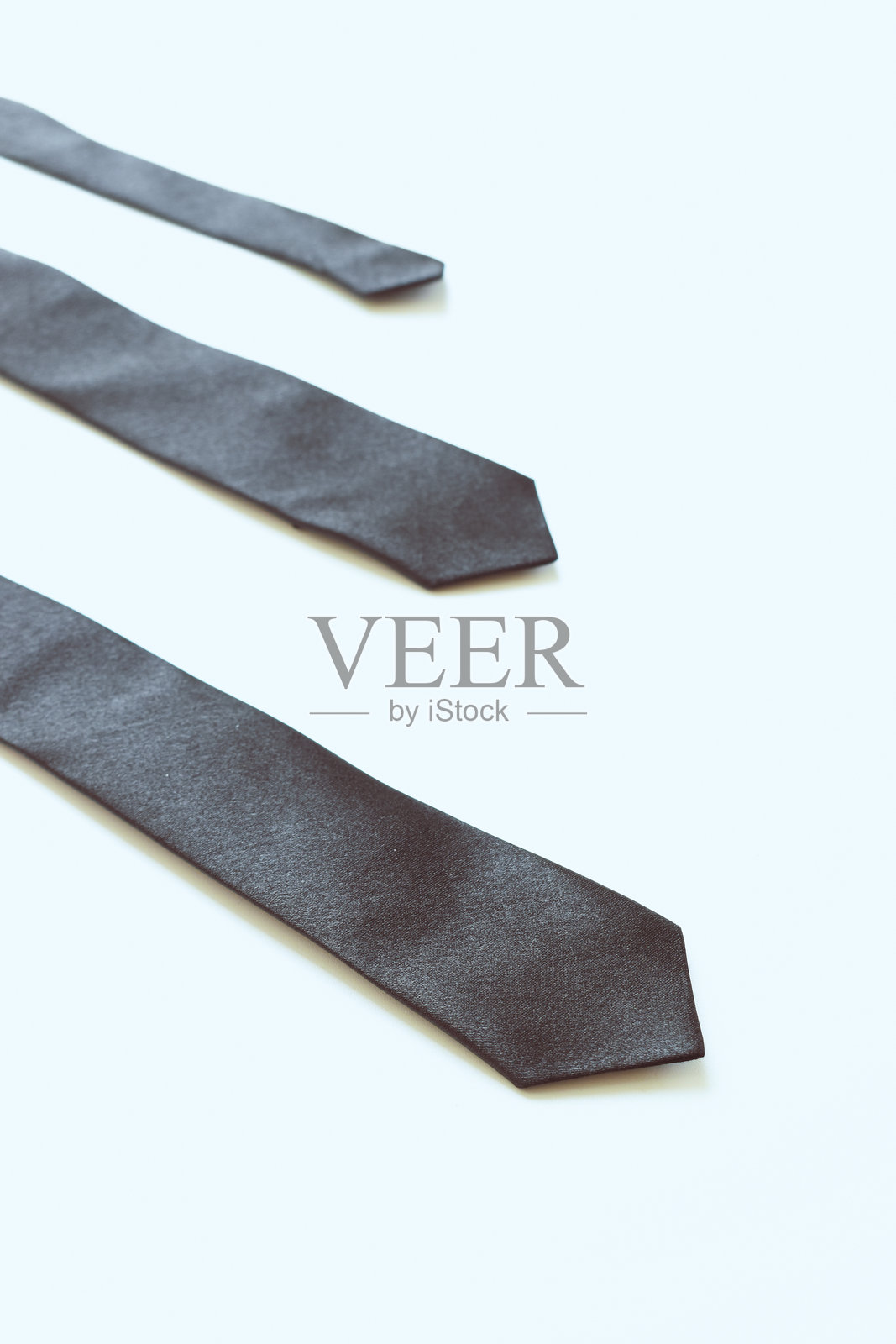 黑色领带孤立在白色背景上，父亲节概念与商务风格照片摄影图片