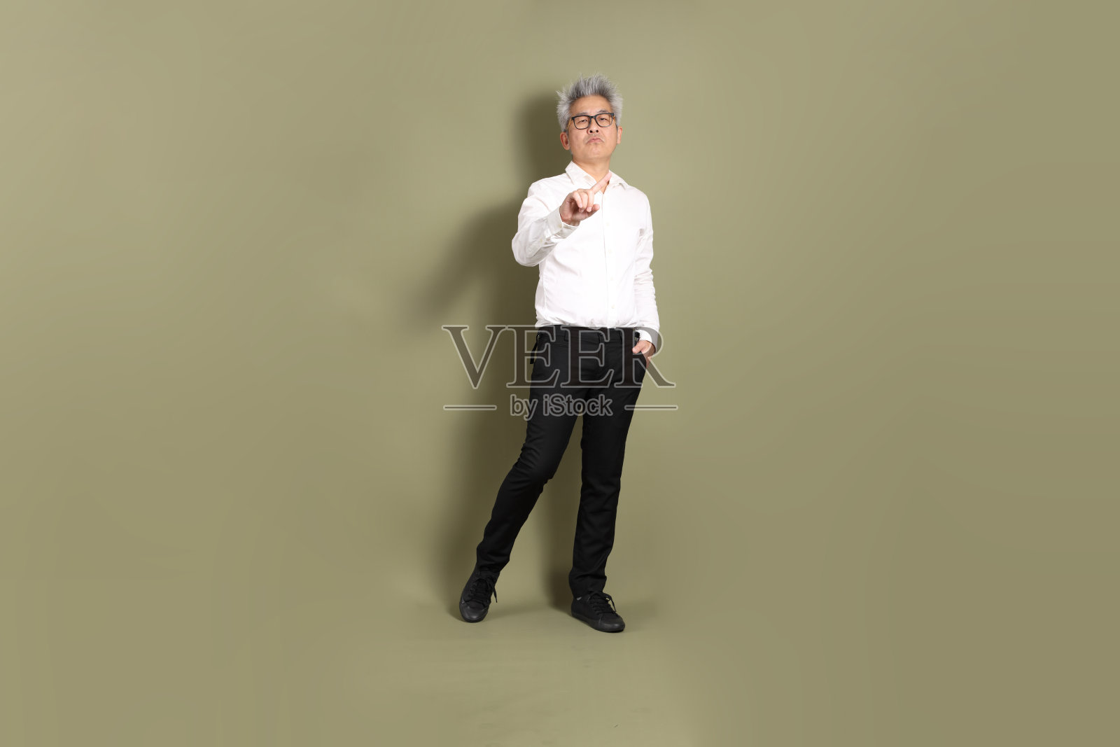 活跃的老年商人照片摄影图片