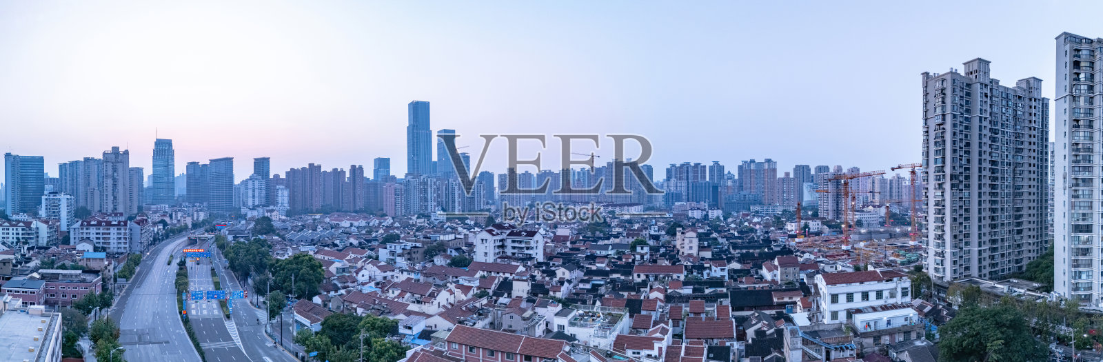 上海日出时的全景航拍视图照片摄影图片