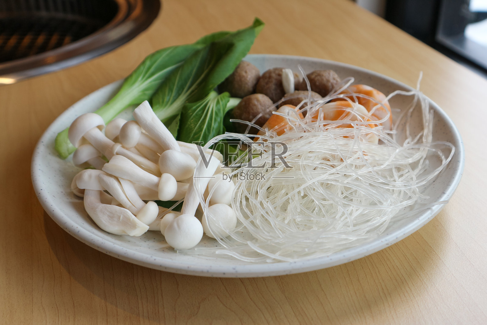 火锅的混合新鲜食材照片摄影图片